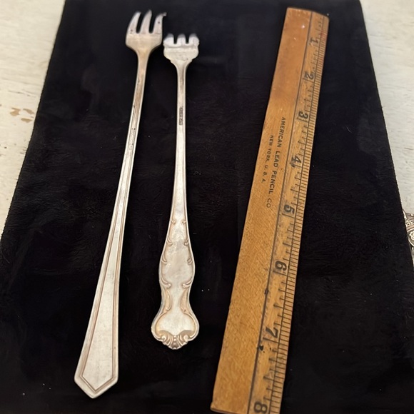 2 Antique silver plate pickle forks Rogers AA & Silverplate - Picture 4 of 6